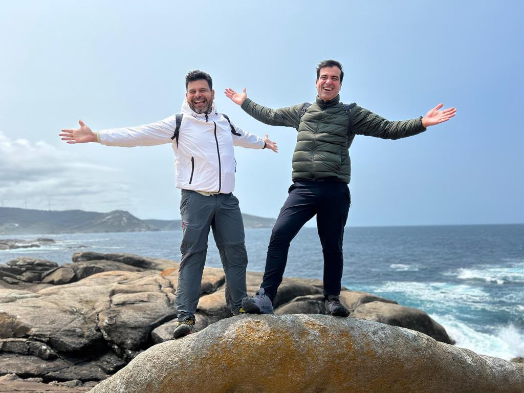 Andrés Borrás y Mayk González en el Camino de Santiago